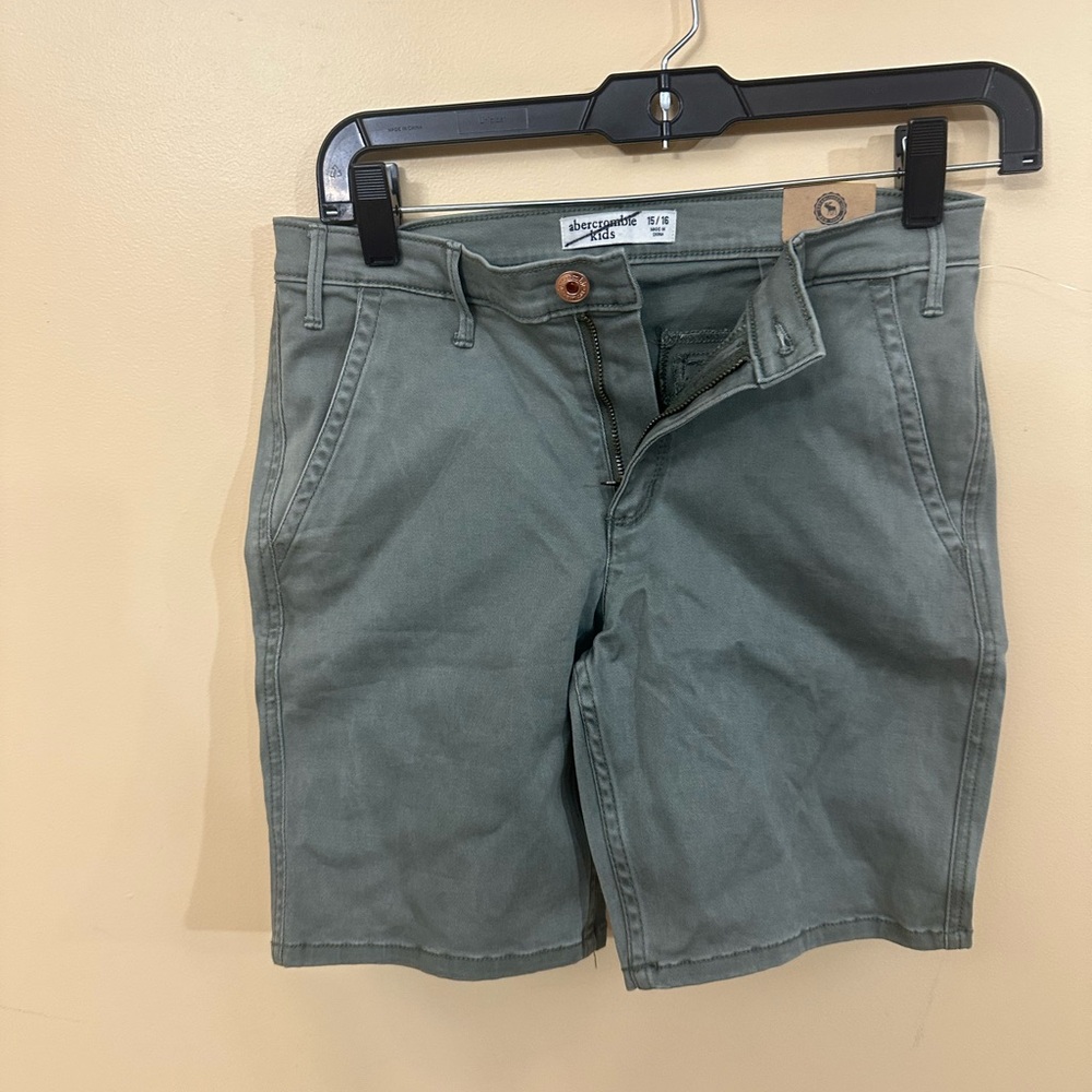 EUC Boys Abercrombie Kids Performance Chino Short, Khaki, Size 13/14 Reg